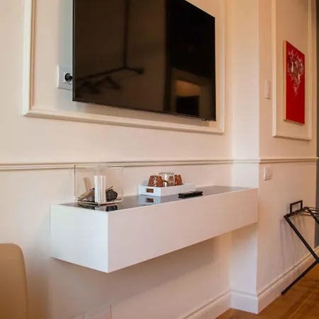 Mari Luxury And Bari