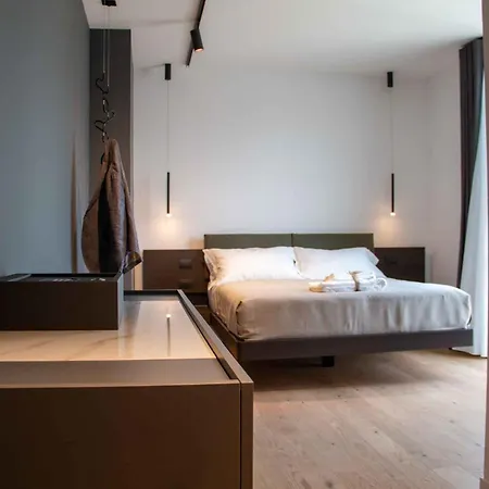 Mari Luxury And Bari