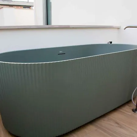 Mari Luxury And Bari