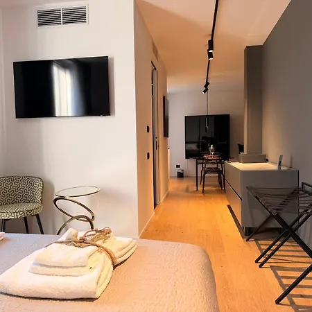 Mari Luxury And باري