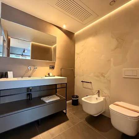 Mari Luxury And باري